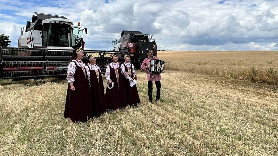 Праздничное мероприятие состоялось на 
полевом стане в с. Усть-Курдюм