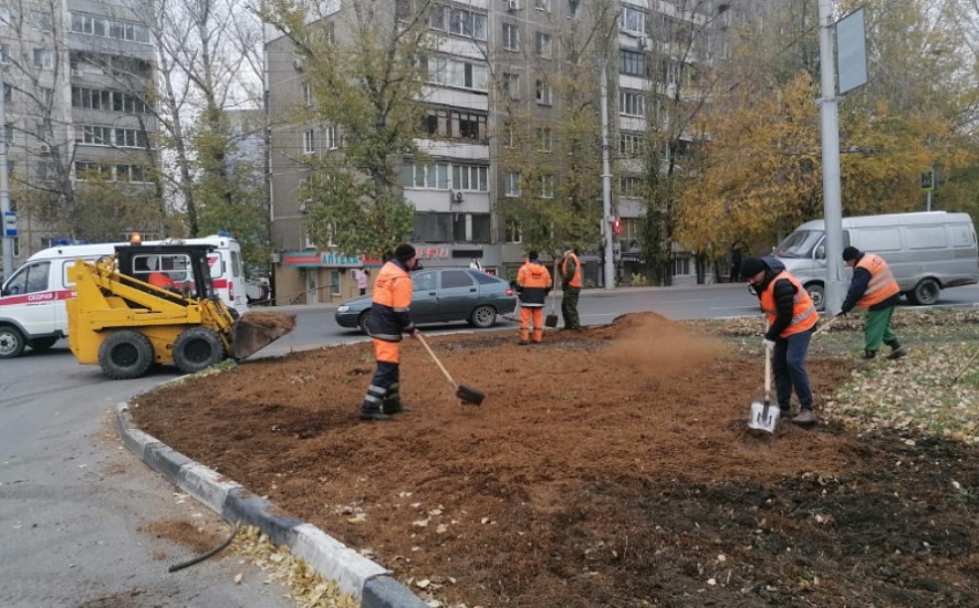 МБУ «Дорстрой» готовит зеленые зоны к зимним 
холодам