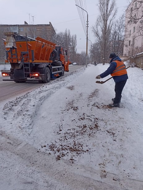 Сегодня в уборке города будут задействованы 
более 600 спецмашин и свыше 5 с половиной тысяч рабочих