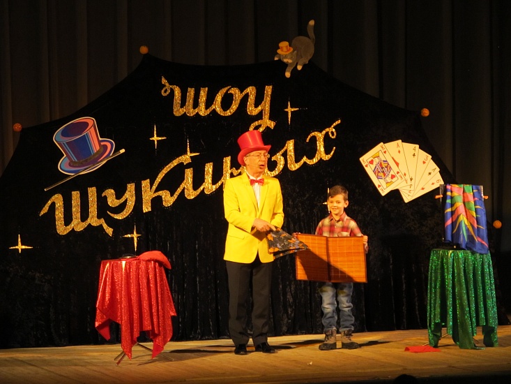Театр провел праздник веселого обмана