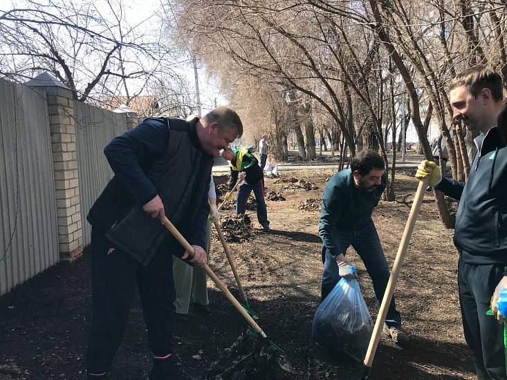 11 тысяч жителей приняло участие в первом 
общегородском субботнике в Саратове