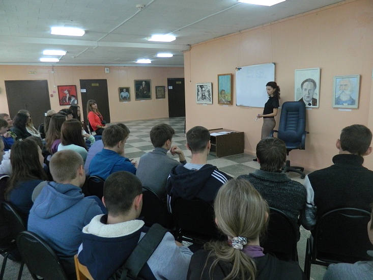 Ученики побывали на встрече с депутатом 
Саратовской городской Думы