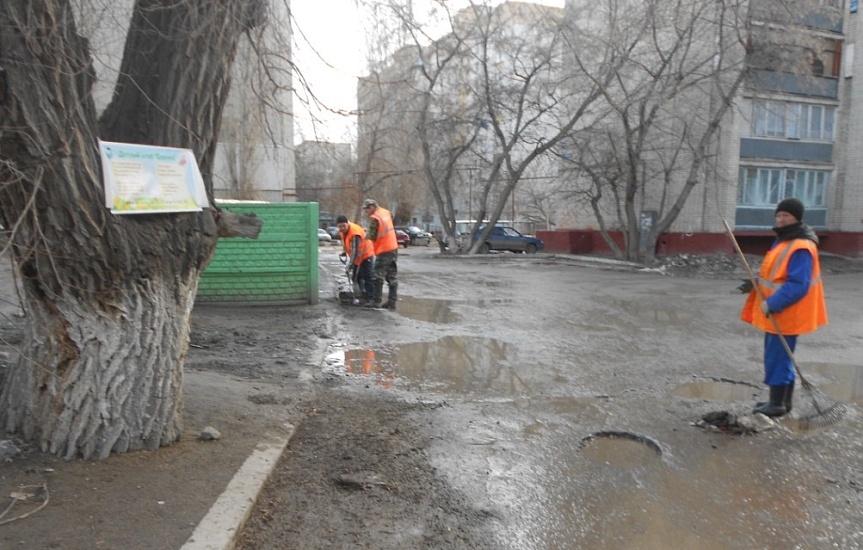 Продолжаются работы по благоустройству 
придомовых территорий в Заводском районе