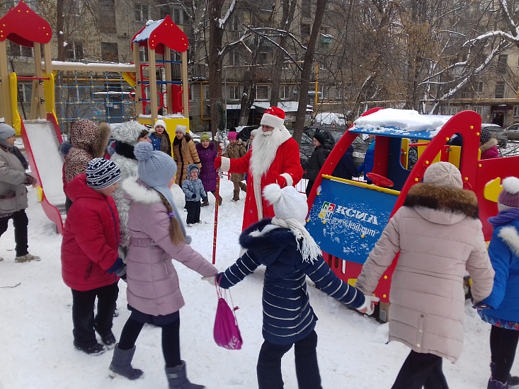 На детских площадках проходят новогодние 
праздники