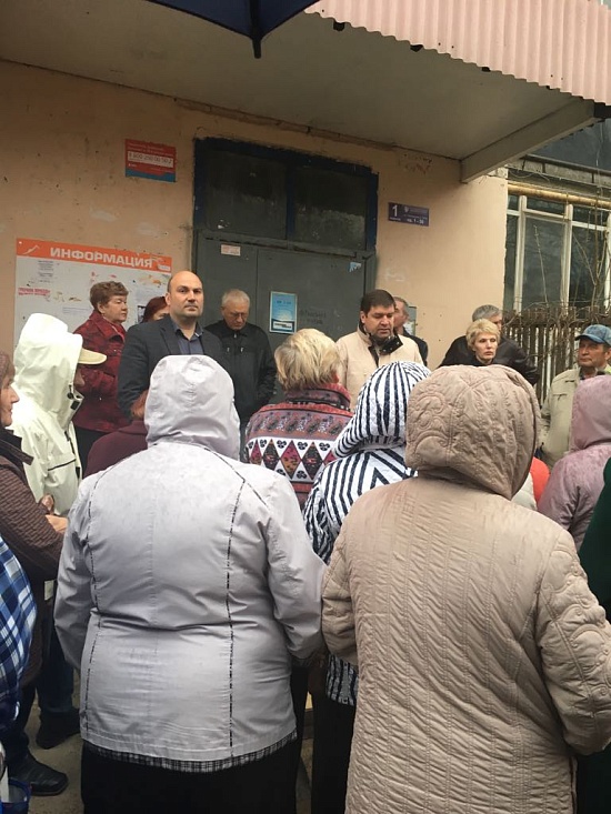 Глава администрации Кировского района 
провел встречу с жителями