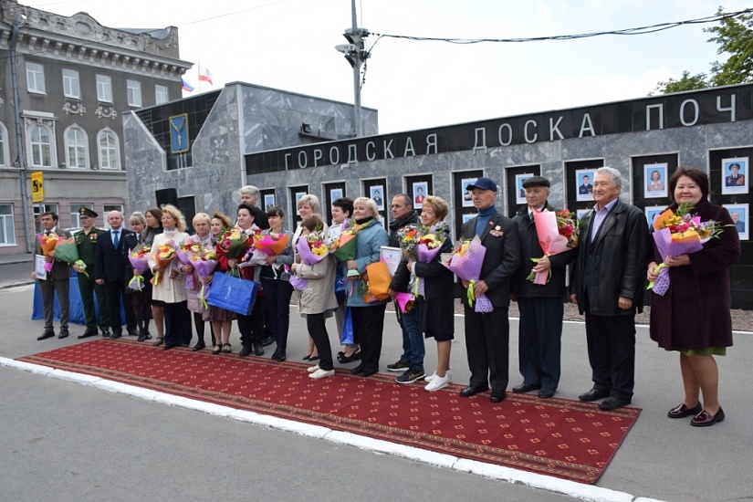 Состоялось торжественное открытие городской 
Доски почета