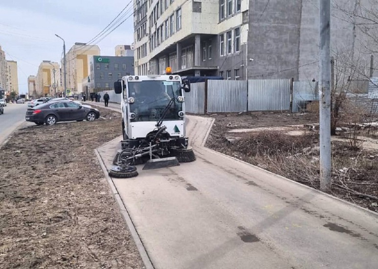 Коммунальными службами в круглосуточном 
режиме проводятся мероприятия по уборке города