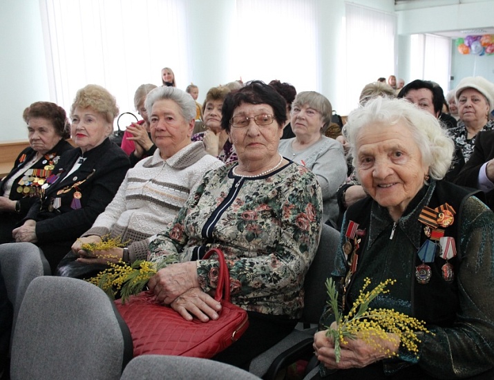 Наступающий праздник - Международный женский 
день отметили и во Фрунзенском районе