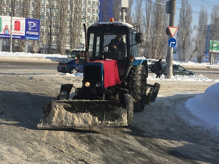 Ленинский район продолжают освобождать 
от снега