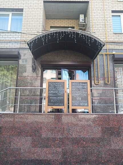 Продолжаются мероприятия по выявлению 
самовольно размещенных рекламных конструкций и несоответствий вывесок Правилам благоустройства на территории Октябрьского района