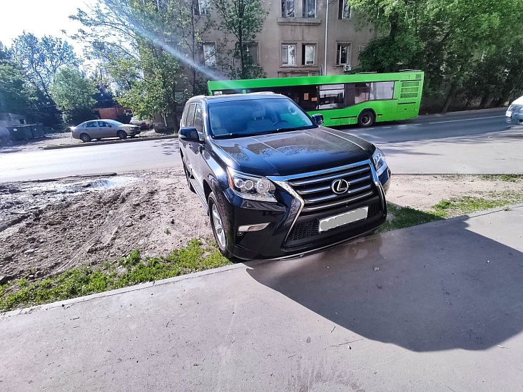 В Октябрьском районе продолжаются мероприятия 
по выявлению фактов незаконной парковки
