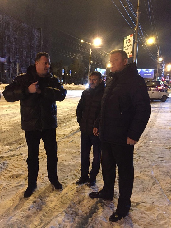 Михаил Исаев: «Принято решение дополнительно 
привлечь к работе по уборке и вывозу снега еще 150-200 единиц специализированной техники»