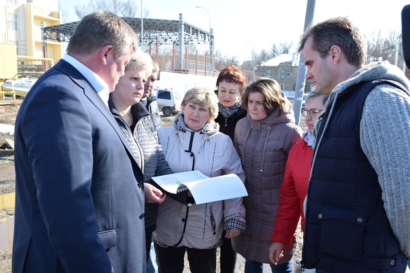 Михаил Исаев побывал на месте будущей парковой 
зоны в п. Елшанка