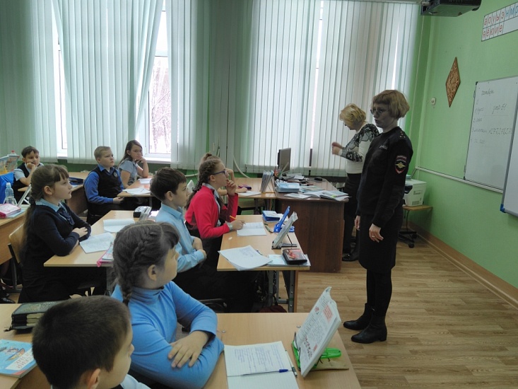 Учащимся Кировского района рассказали 
о правилах дорожного движения