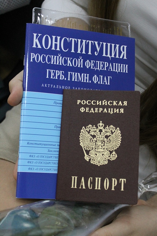 Юным саратовцам вручили паспорта