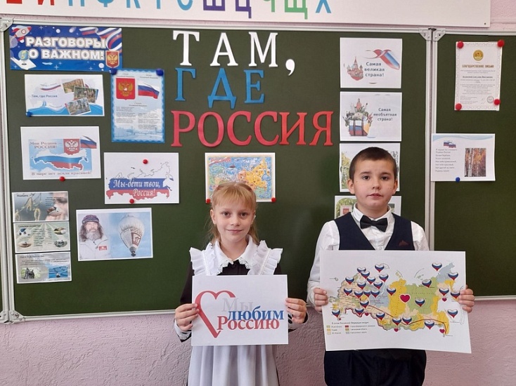 В образовательных учреждениях Октябрьского 
района продолжаются внеурочные занятия «Разговоры о важном»