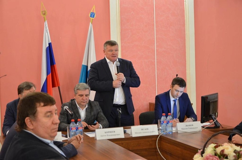 Михаил Исаев: «С сегодняшнего дня мы имеем 
право штрафовать предпринимателей за несоответствие вывесок магазинов дизайн-коду»