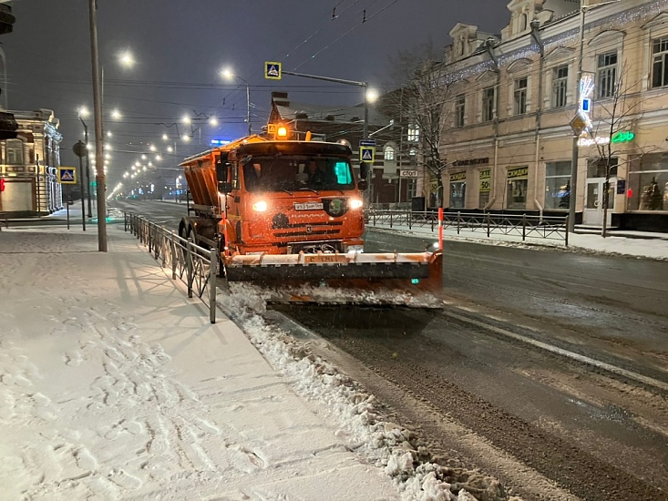 Продолжаются мероприятия по уборке снега 
на территории района Кировского района