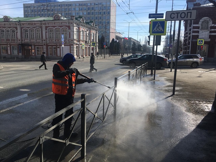 В Саратове стартовали весенние работы 
по благоустройству территорий