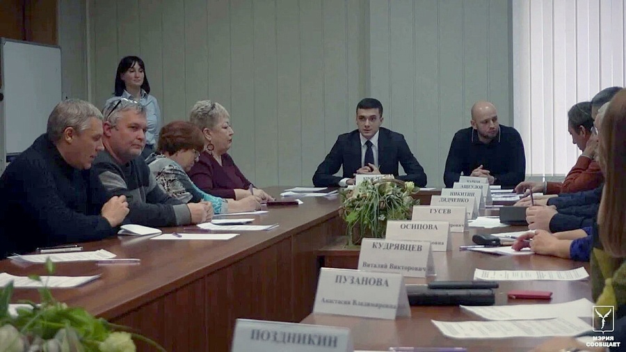 Состоялось первое заседании общественного 
совета по реализации проекта реновации Славянской площади