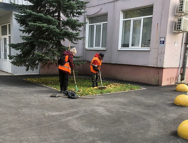 В районах города продолжаются работы по 
благоустройству