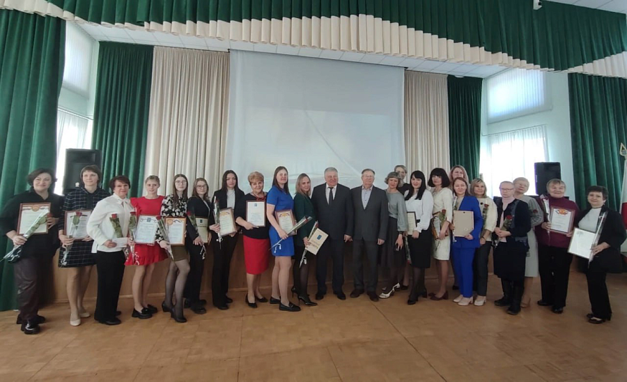 Во Фрунзенском районе прошло торжественное 
мероприятие, посвященное Международному женскому дню