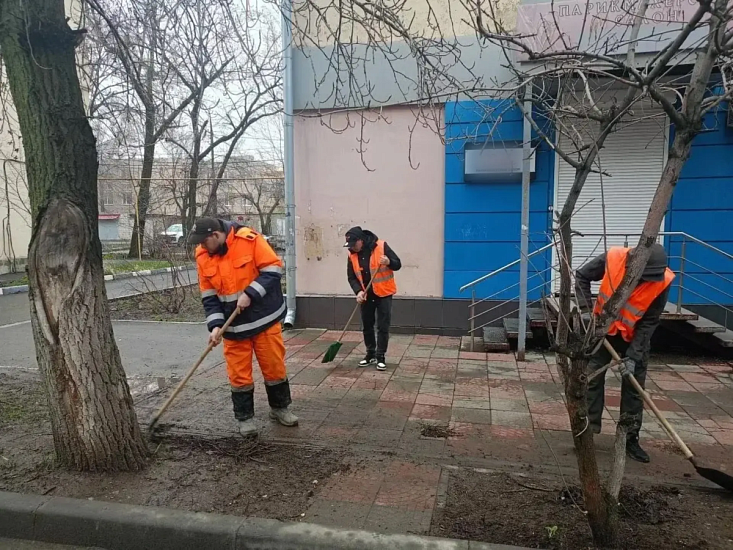 Продолжаются работы по благоустройству