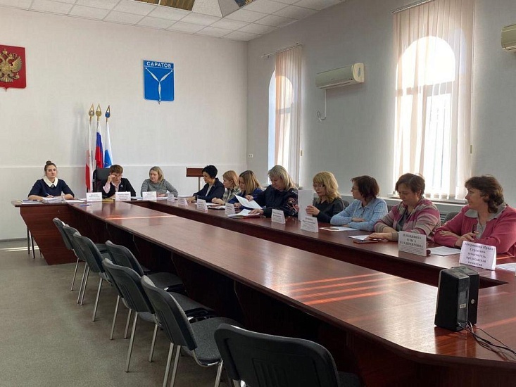 Лариса Максина приняла участие в заседании 
комиссии по делам несовершеннолетних при администрации Октябрьского района