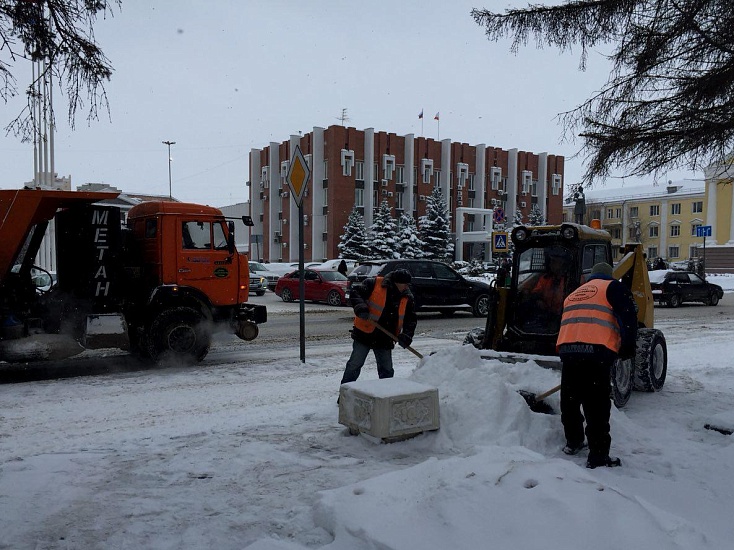 За сутки с территории Саратова вывезли 
более пяти тысяч кубов снега