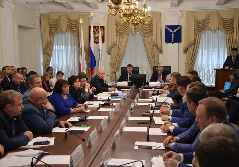 Михаил Исаев потребовал усилить муниципальный 
контроль