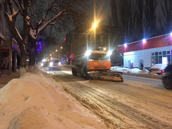 В связи с обильными осадками работы по 
уборке города ведутся в усиленном режиме