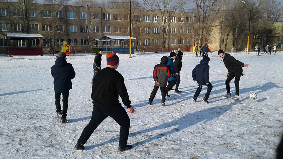 В образовательных учреждениях Волжского 
района проходят уроки физкультуры на свежем воздухе