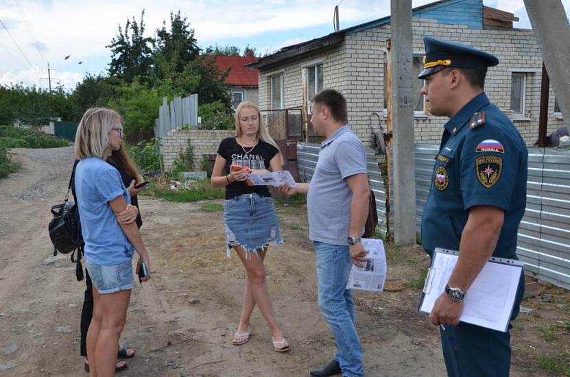 В Кировском и Заводском районах саратовцам 
напомнили о мерах пожарной безопасности