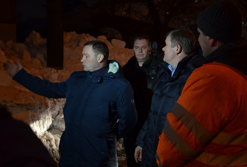 Михаил Исаев оценил ход уборки на Ново-Астраханском 
шоссе, улицах Тракторная и Соколовая