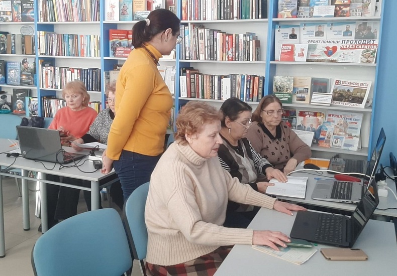 В библиотеке № 1 проходит обучение по программе «Азбука Интернета»