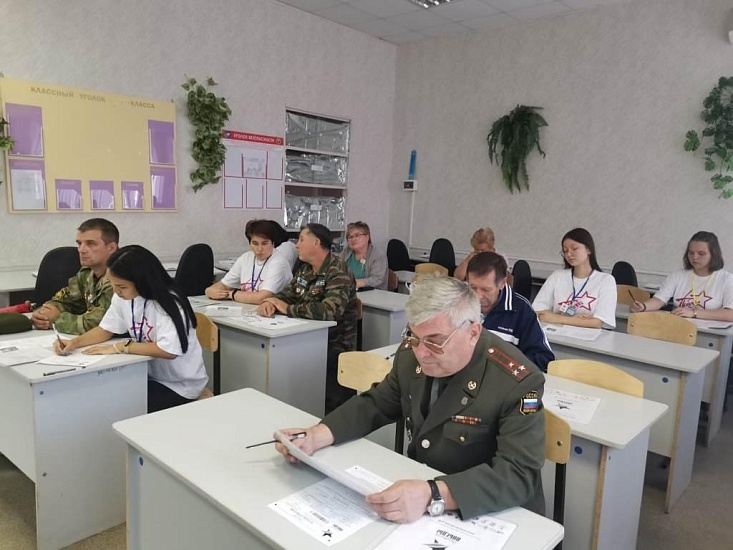 Общеобразовательные учреждения Октябрьского 
района присоединились к «Диктанту Победы – 2022»