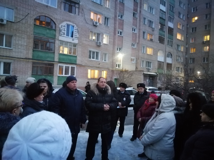 Глава Заводского района встретился с жителями 
улицы Томской