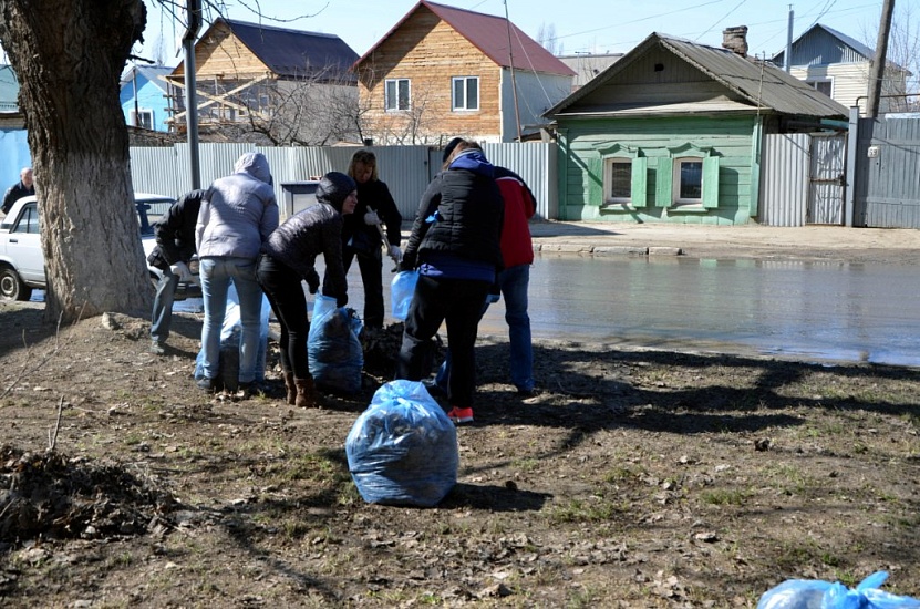 Начался очередной общегородской субботник
