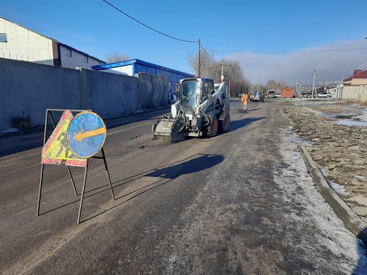 В Кировском районе продолжаются мероприятия 
по ямочному ремонту