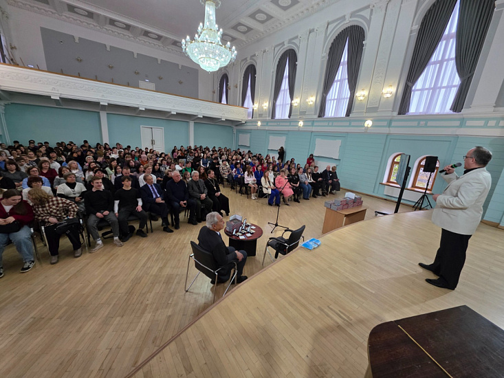 Саратовские педагоги награждены общественной медалью героя Отечественной войны 1812 года