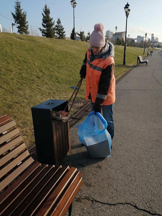 Продолжаются комплексные работы по благоустройству 
территории Октябрьского района