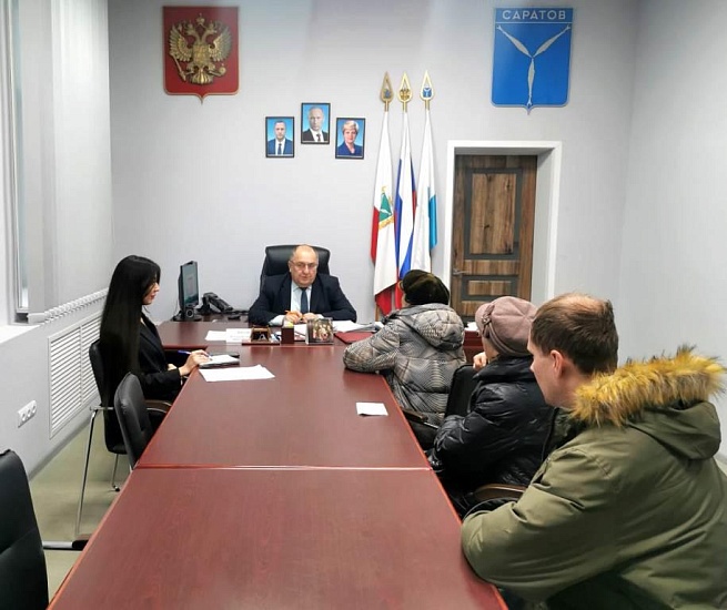 Глава администрации Октябрьского района 
провел личный прием жителей