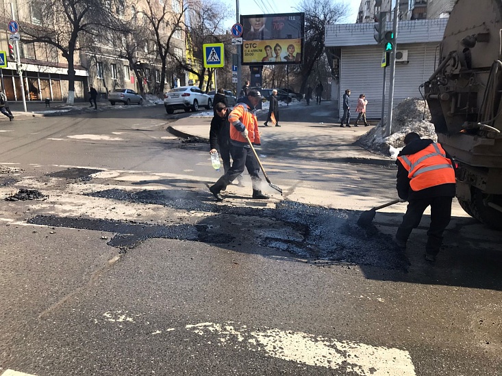 В Октябрьском районе продолжаются работы 
по ремонту дорожного полотна