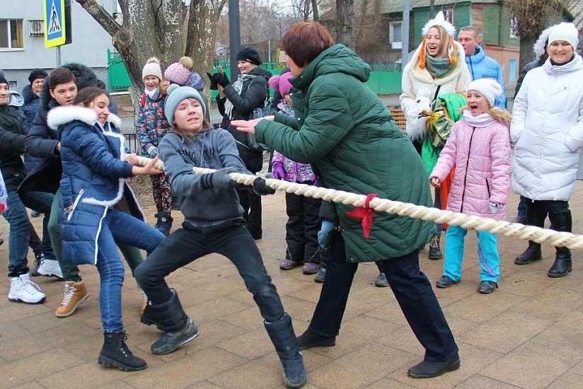 На улице Рахова провели новогоднюю эстафету