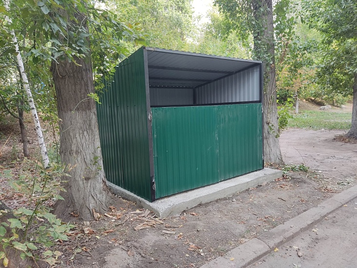 Продолжаются мероприятия по обустройству 
управляющими организациями контейнерных площадок на обслуживаемых территориях в Октябрьском районе
