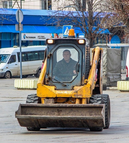 На площади Кирова провели работы по благоустройству