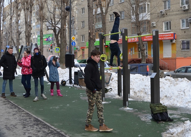 В сквере по улице Рахова отпраздновали 
День защитника Отечества