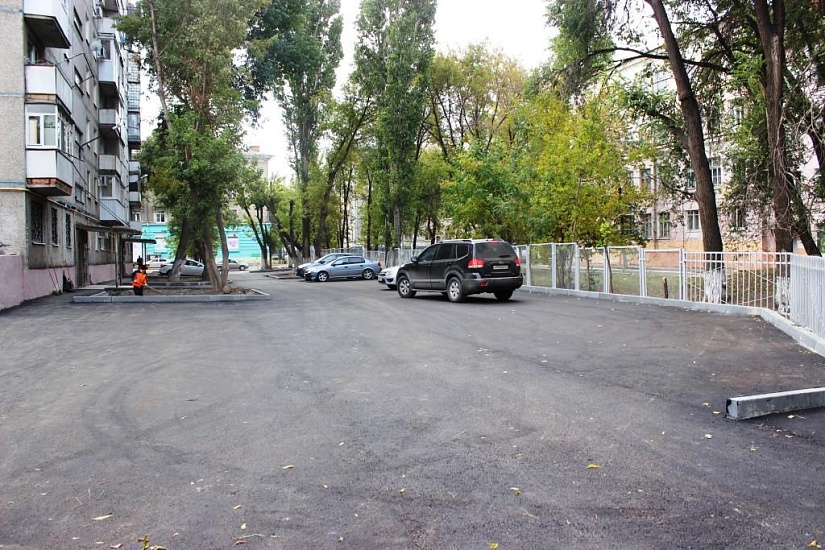В Саратове продолжается ремонт дворовых 
территорий