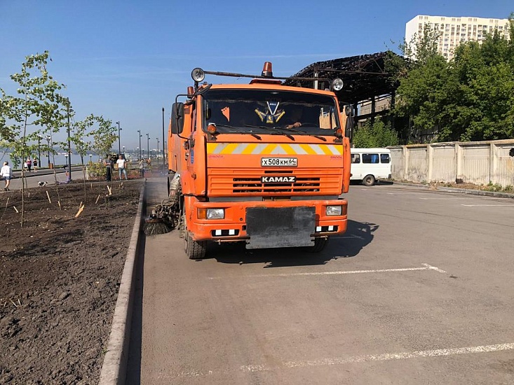 Продолжаются комплексные работы по благоустройству 
территории Октябрьского района