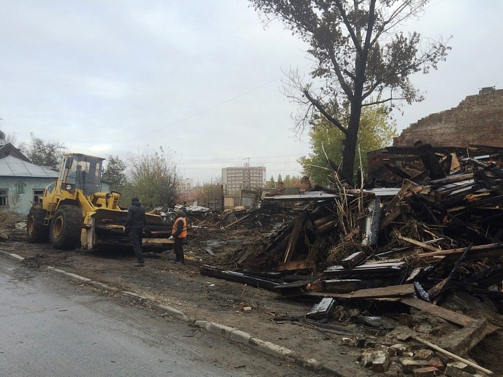 Продолжается вывоз обломков дома на Кузнечной, 
пострадавшего от пожара